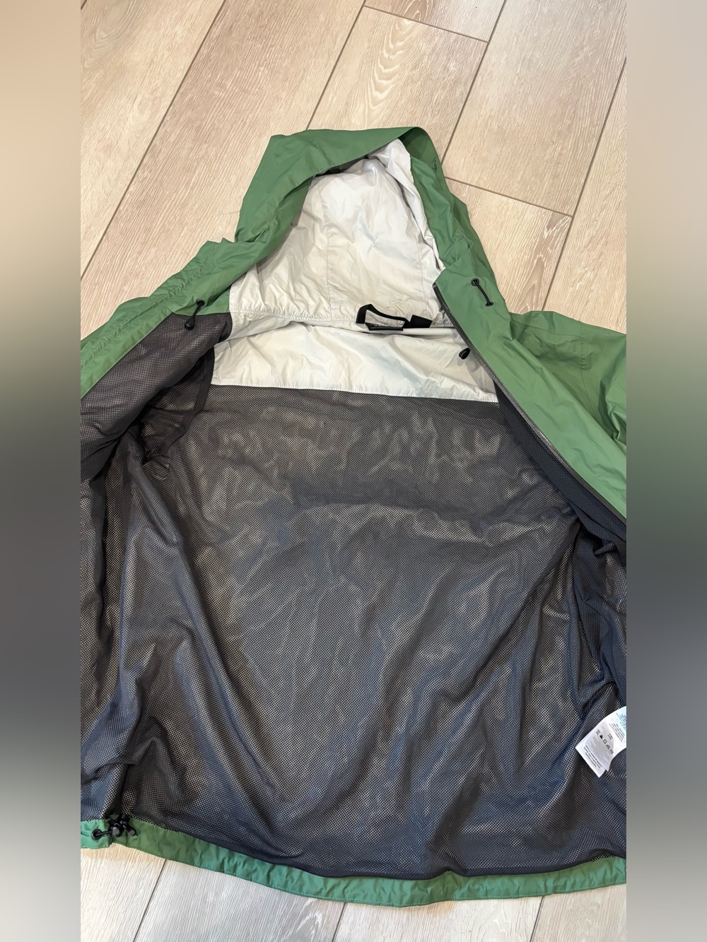 Mountain Hardwear Green Hooded Rain jacket - Picture 5 of 8